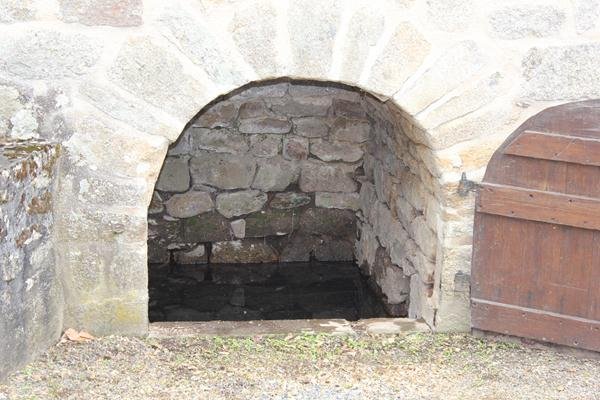 fontaine saint pierre à Saint-paul (Corrèze)