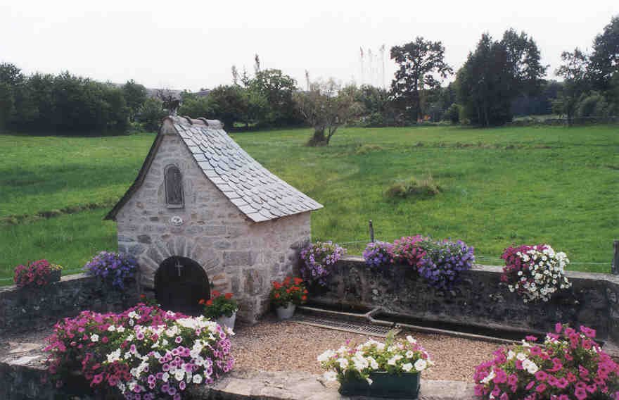 fontaine de saint-pierre à Saint-paul (Corrèze)